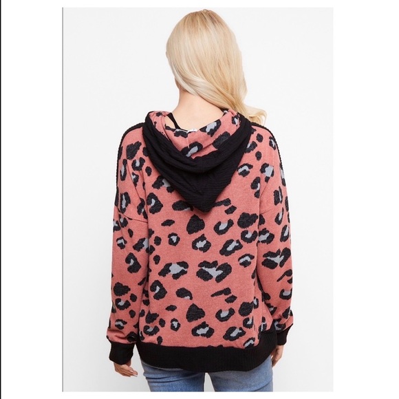 🍁 LEOPARD COLORBLOCK HOODIE - Picture 4 of 5